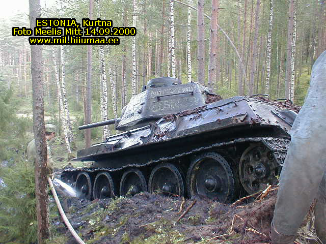 http://www.mil.hiiumaa.ee/2000_09_14_kurtna_T-34-36/2002-09-14-Estonia-Kurtna_tank_T-34_13.jpg