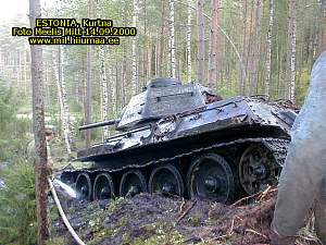 2002-09-14-Estonia-Kurtna_tank_T-34_13.jpg