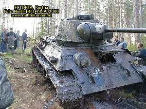 2002-09-14-Estonia-Kurtna_tank_T-34_12.jpg