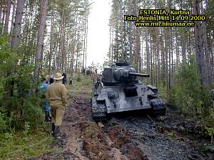 2002-09-14-Estonia-Kurtna_tank_T-34_14.jpg